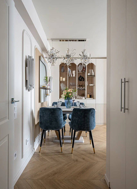 Гостиная из «Больших перемен» с ламинатом My Step Шеврон